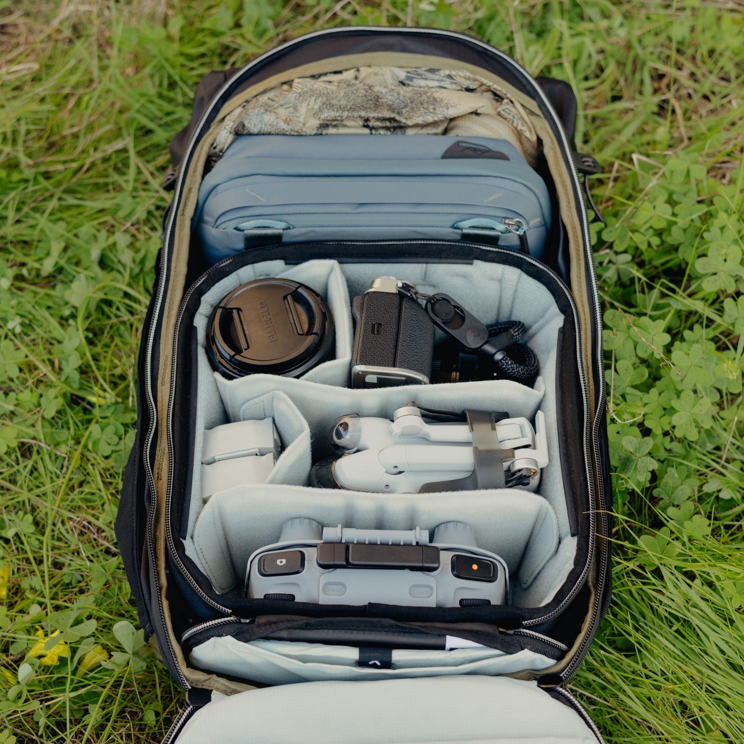 Peak Design Outdoor Backpack 25L – dostęp do komory głównej i organizacja