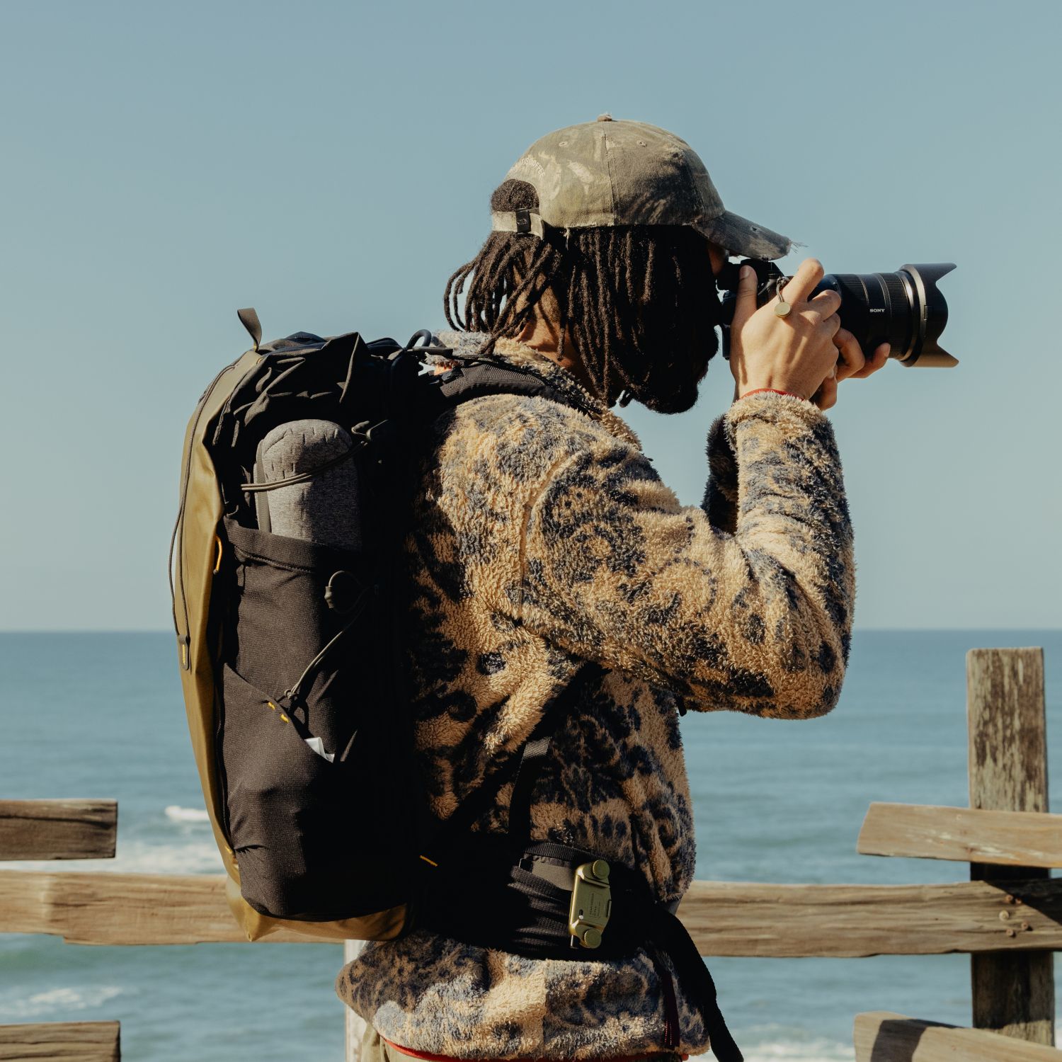 Peak Design Outdoor Backpack 45L Kelp – system nośny i pas biodrowy