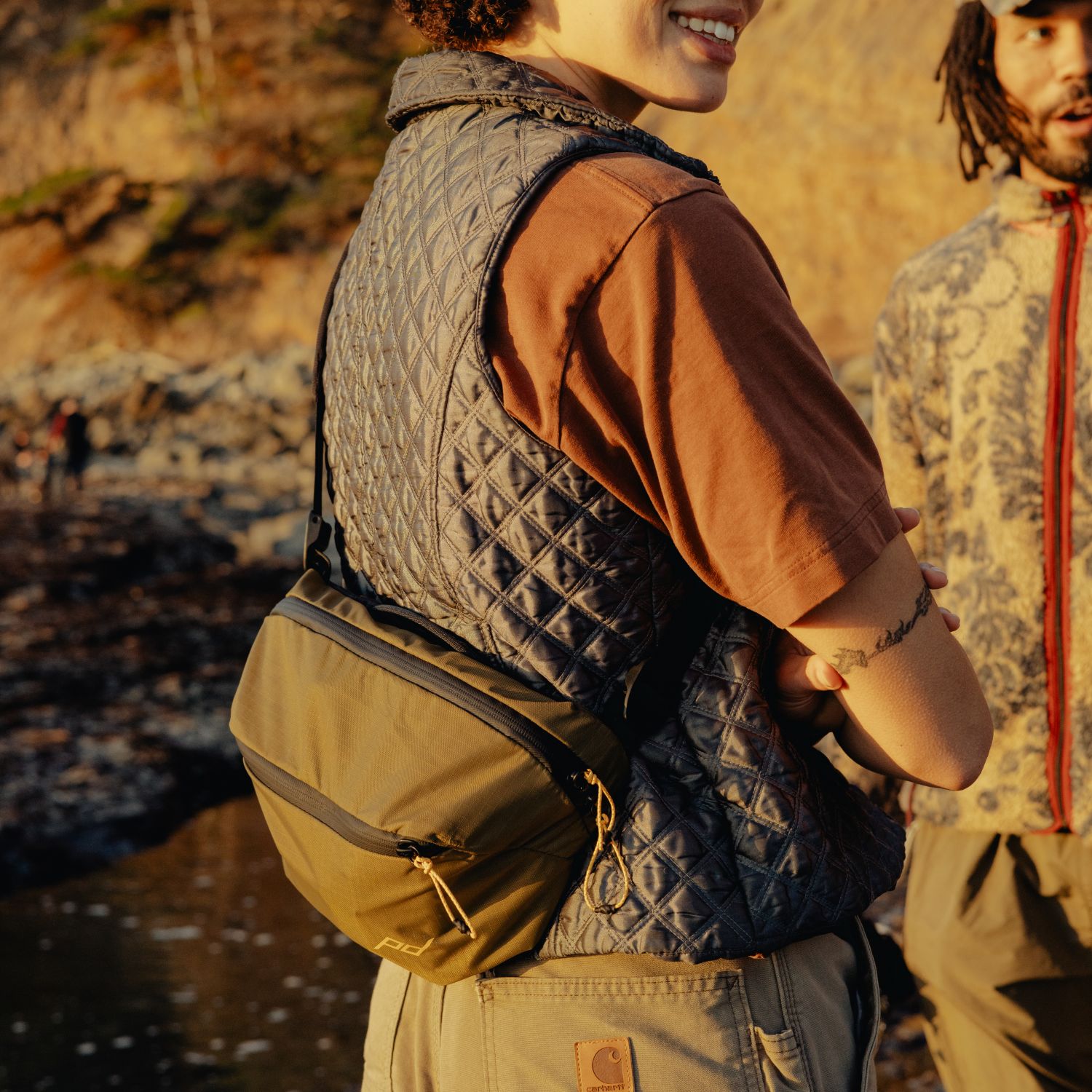 Peak Design Outdoor Sling 7L – zewnętrzne pętle i dodatkowe mocowania