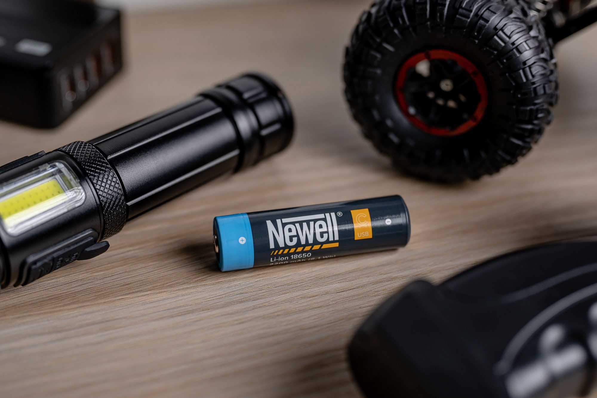 Newell 18650 USB-C ładowanie kablem USB-C