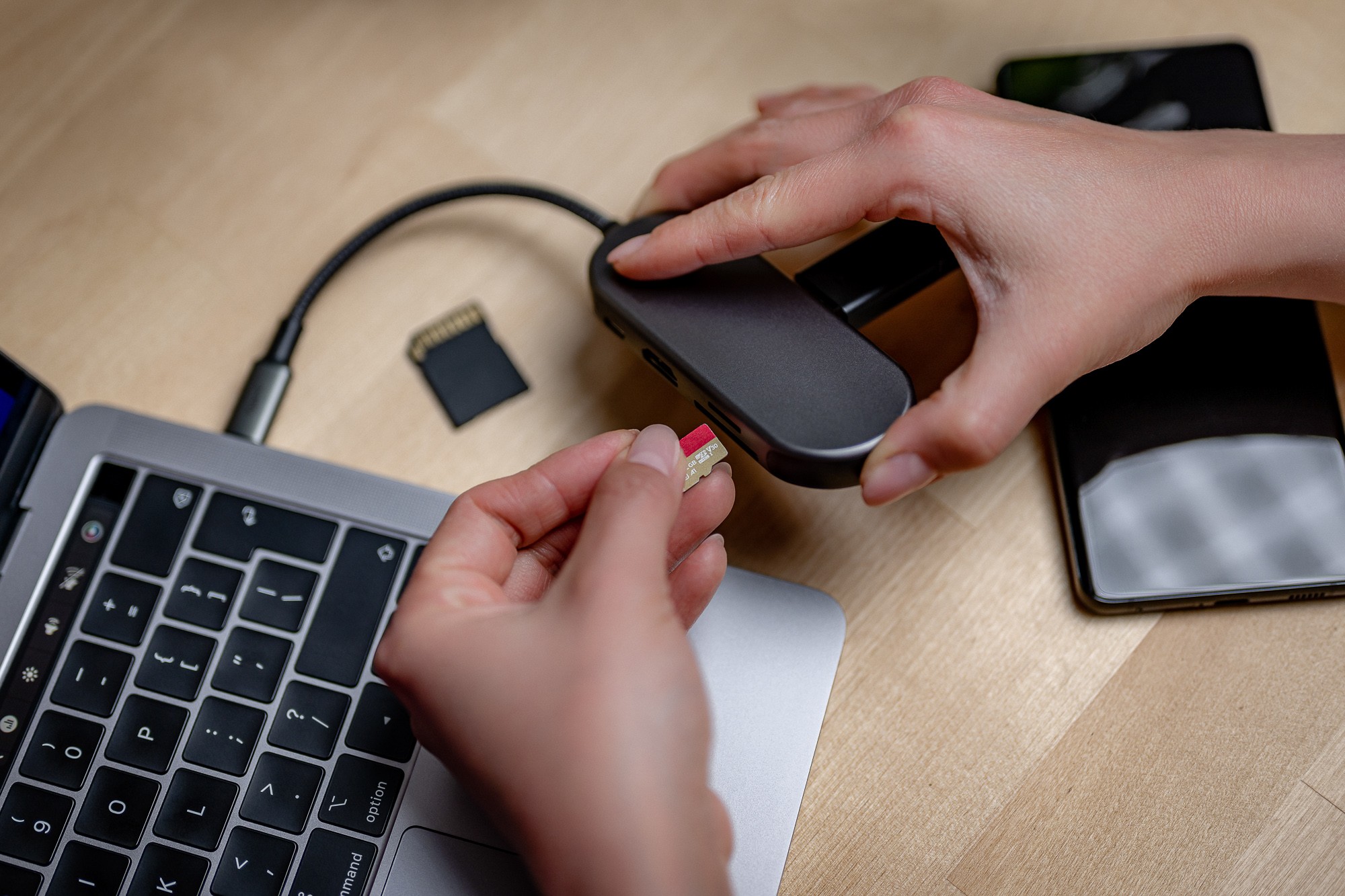 Hub Newell 7 w 1 HDMI 4K monitor