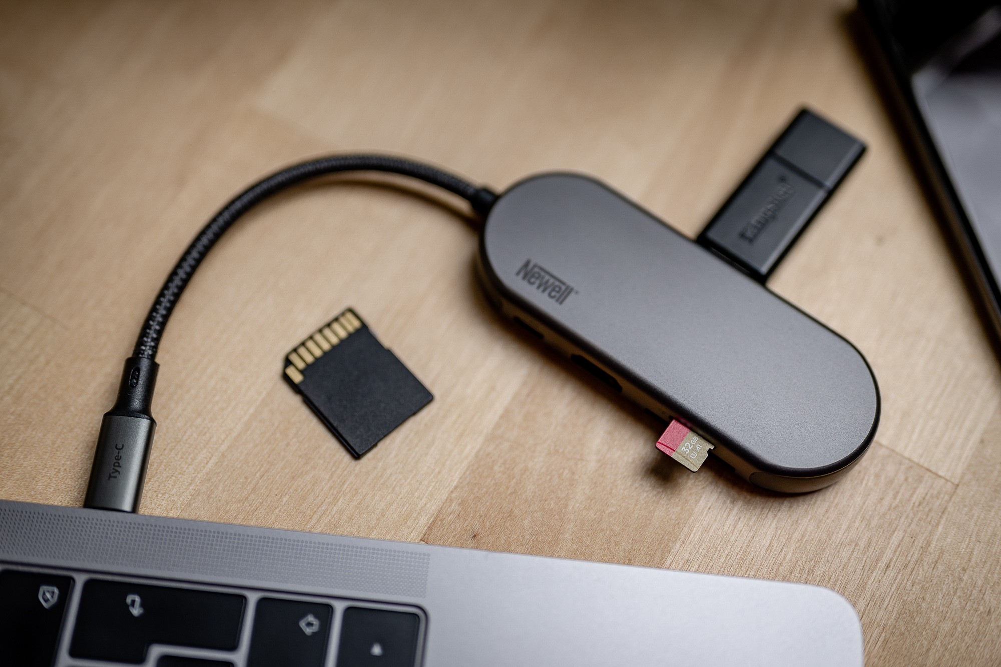 Hub Newell 7 w 1 aluminium design grafitowy