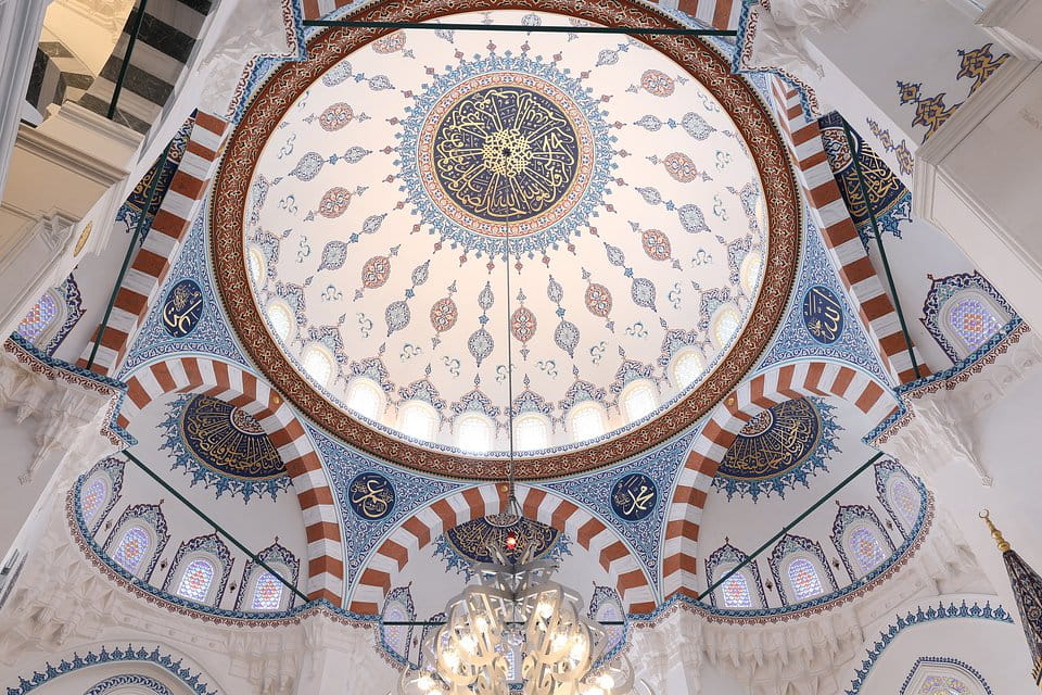 Jasna przysłona f/2.8 Canon RF 16–28mm