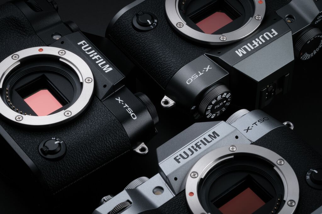 Fujifilm X-T50 + Fujifilm XF 16-50mm F/2.8-4.8 R LM WR - Ciemno szary