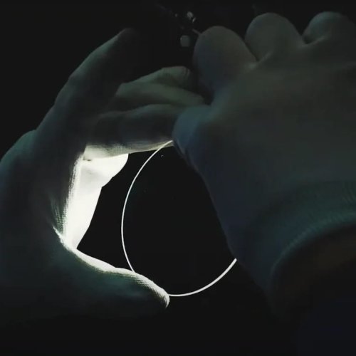 Cienka oprawka dla szerokokątnych obiektywów