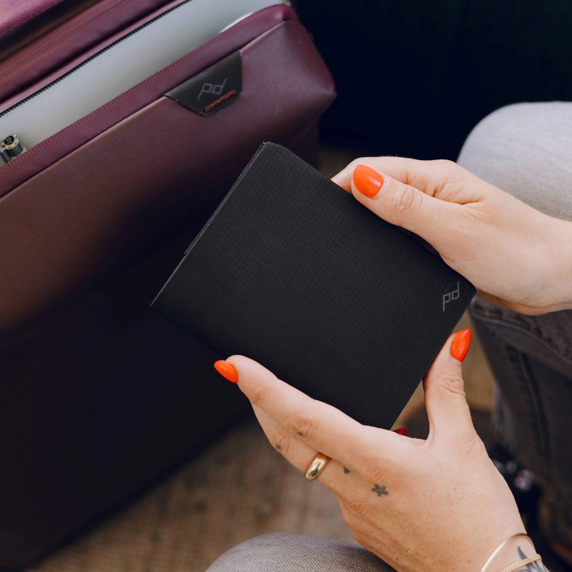 Peak Design Passport Wallet – ultrawytrzymały portfel podróżny wielkości paszportu