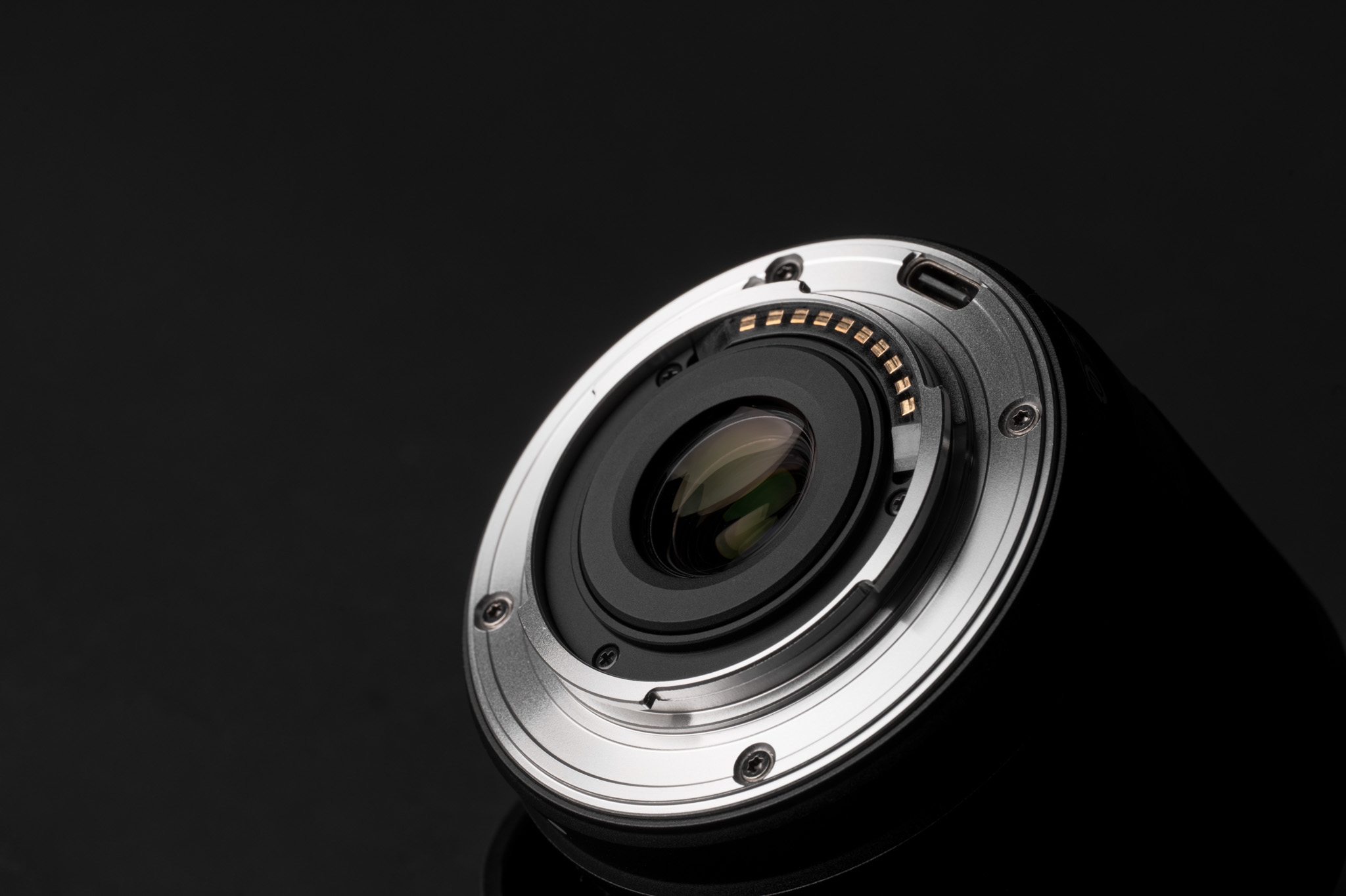 Zaawansowana konstrukcja optyczna – ostrość od środka po brzegi kadru