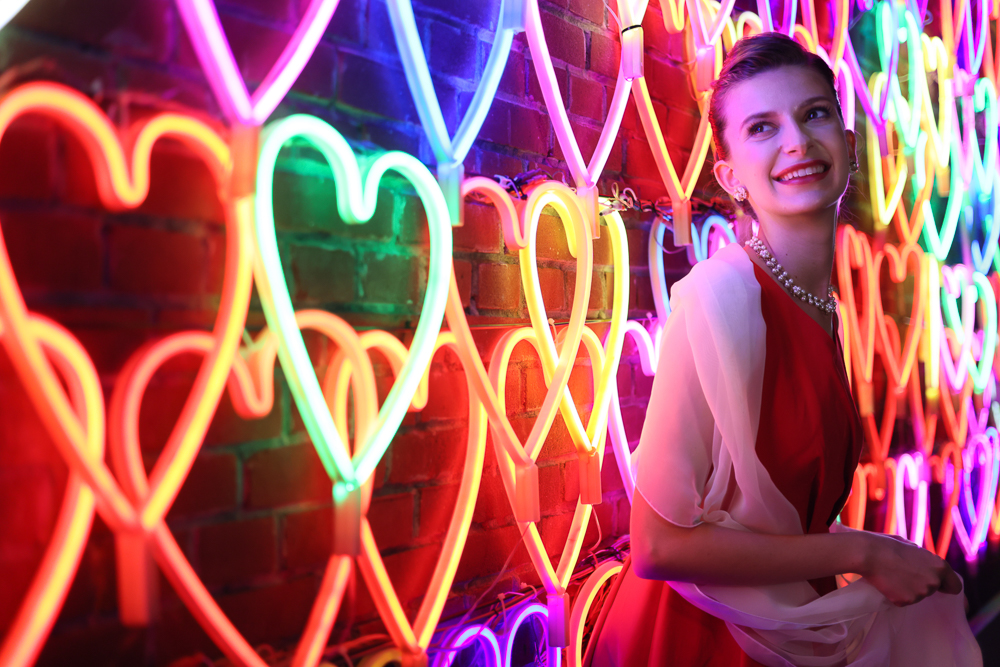 Jasna przysłona f/1.8 – kreatywna kontrola głębi ostrości