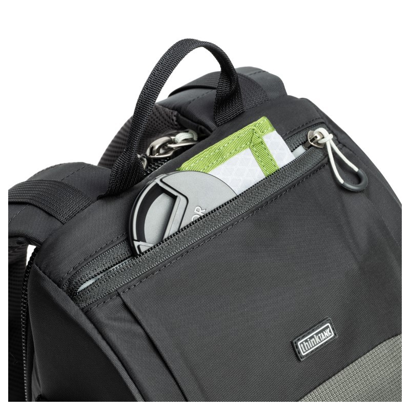 Innowacyjny dostęp do sprzętu z tyłu plecaka